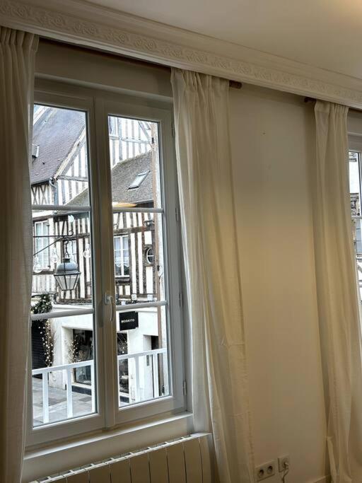 Le Petit Paris Apartment *